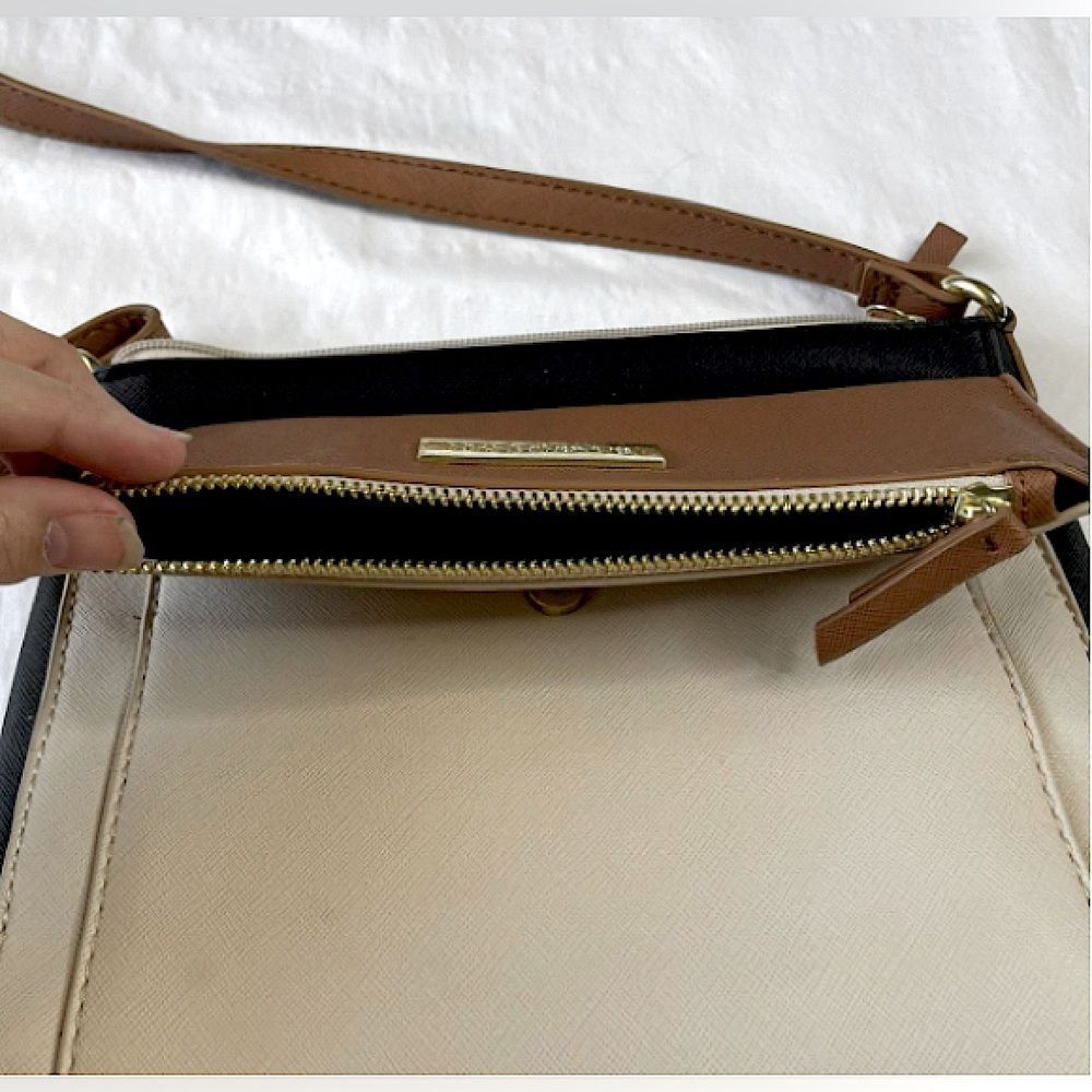 Liz Claiborne zip and flip crossbody bag - Picture 2 of 4